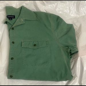 Landsend men’s button up long sleeve shirt in Forrest green